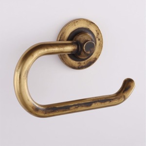 Porte-papier hygiénique en métal fabriqué à la main avec travail artisanal à patine argentée antique offrant un accent décoratif pour les intérieurs - Product Image 2