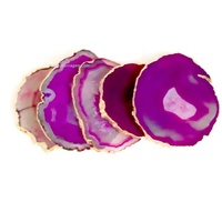 Tranche d'agate rose polie, toucher naturel, forme irrégulière, décoration d'intérieur, pierre précieuse ornée de dorure, artisanat du Nouvel An chinois