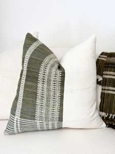 Housses de coussin et taies d'oreiller en laine faites à la main de luxe décor de chambre à coucher de lit carré doux Style Premium personnalisable pour les hôtels - Product Image 3