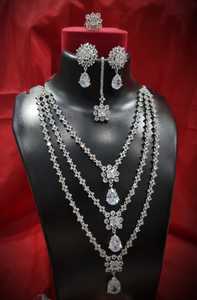 Ensemble de collier en couches de diamants américains de haute qualité en argent polonais avec boucles d'oreilles et Maang Tikka pour les bijoux de mode de fête - Product Image 4