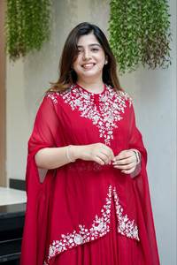 LANCEMENT DU NOUVEAU DESIGNER TROIS PIÈCES FARSHI SALWAR SUIT TISSU DOUX GEORGETTE AVEC MULTI-BRODERIES - Product Image 3