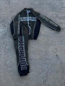 ชุดวอร์มกันลมแบบ 2 ชิ้น สั่งทำขายส่ง สำหรับทุกเพศทุกวัย ไซส์พลัส สำหรับฤดูหนาว เนื้อผ้าโพลีเอสเตอร์/ไนลอน น้ำหนักเบา ระบายอากาศดี สไตล์สตรีทแวร์ - Product Image 4