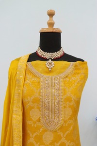 Colección de Ropa India Elegante, Salwar Kameez Pakistaní, Top Bordado en Viscosa Jacquard, Pantalón Santoon con Trabajo de Lentejuelas, Seda - Product Image 4