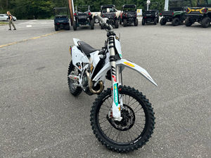 Disponible dès maintenant - Motocross FC 450 Rockstar Editions 2024 - Product Image 6