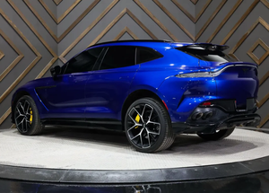 SD7VUJDW7STV11527 2025 รถเอสยูวีหรูหรา ขับเคลื่อนสี่ล้อ เครื่องยนต์ 4.0 ลิตร ทวินเทอร์โบ V8 697 แรงม้า แรงบิด 900 นิวตันเมตร ความเร็วสูงสุด 310 กม./ชม. ไมล์น้อย ของแท้จากโรงงาน รับประกัน 3 ปี - Product Image 2