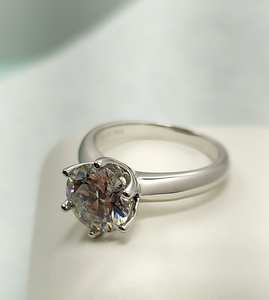 Anillo solitario de corte redondo de moissanita Original fina de Plata de Ley 925, regalo de fiesta de boda de aniversario personalizable para socio - Product Image 2