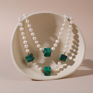 Collier de perles double couche de style vintage, forme carrée, avec malachite et perles d'eau douce, idéal pour les soirées - Product Image 4