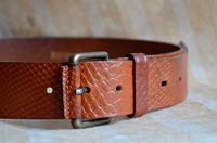 Aaliyan Impex Preisgünstiger Stilvoller Handgefertigter Geschnitzter Ledergürtel für Herren, Kleider, Jeans und Röcke, Elegant und Langlebig