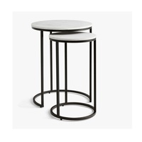 Table gigogne moderne en métal, fabriquée avec un cadre en acier durable offrant une stabilité fiable, adaptée à un usage élégant à la maison et au bureau