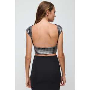 Blusa Informal Básica sin Espalda con Manga Corta, Cuello Redondo, Diseño con Logotipo en la Parte Delantera y Estampado Brillante - Product Image 5