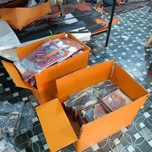 กระเป๋าสะพายข้างหนังวัวแท้ลายสลัก ดีไซน์ใหม่ล่าสุด ขายดี สไตล์วินเทจ พร้อมพู่ห้อย ซิปปิด - Product Image 4