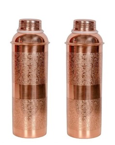 Bouteille en cuivre de gravure de concepteur 650 ML Verres en plastique élégants de 650 ml avec une énorme demande Expérience d'élégance avec notre produit de vente - Product Image 1