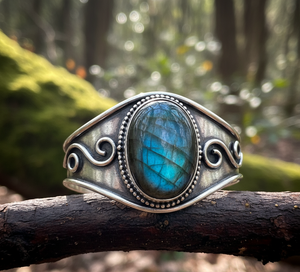 Bracelet ajustable pour homme en argent tibétain artisanal plaqué rhodium or 14 carats, orné de pierres de labradorite, style bohème, pour l'hinduisme - Product Image 1