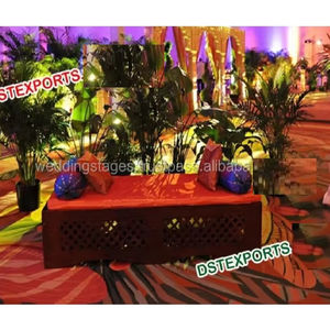 Coussin sculpté en bois Diwan SofaRajasthani mariage Mehndi scène indien Mehndi scène décoration USA - Product Image 1