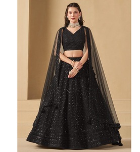 Lehenga choli เพื่อนเจ้าสาวออกแบบโดยดีไซเนอร์พร้อมงานเย็บปักถักร้อยลำดับงานแต่งงาน - Product Image 1