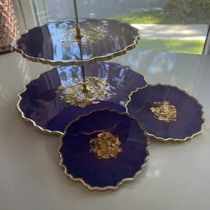 Soporte de pastel de resina hecho a mano asequible, postre de fiesta perfecto y opción de regalo, pieza de mesa elegante para exhibiciones de confitería - Product Image 2