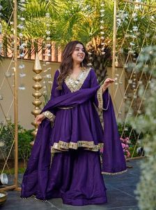 Robe de créateur lancée, véritable travail de miroir, qualité exceptionnelle, une fusion parfaite de glamour et de confort, en soie chinon cousue - Product Image 6