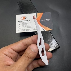 Meilleure vente Beautivia pince à sourcils légère et écologique en acier inoxydable professionnel international pointe inclinée personnalisée - Product Image 3