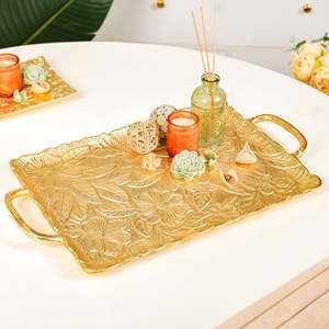 ถาดทรงสี่เหลี่ยมจัตุรัสพร้อมหูจับ รุ่นโกลเด้นเครสต์ รอยัลคอร์ ขนาดใหญ่ ทำจากอะลูมิเนียม ลายนูนแบบดั้งเดิม พร้อมลวดลายพืช - Product Image 1