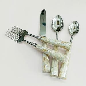 Nouveau logo personnalisé ensemble de couverts portugais modernes de luxe avec poignée ronde en bois de mangue ensemble de couverts d'ustensiles - Product Image 6