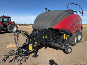 Presse à balles carrées Case IH d'occasion, presse à balles carrées agricole sur roues, équipement de pressage de foin agricole, mini-presse à balles carrées compacte pour l'herbe - Product Image 3