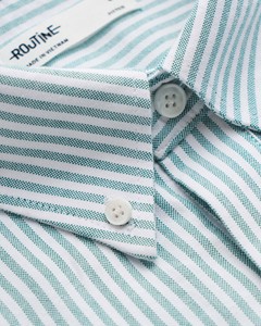 Camisa Elegante de Manga Corta a Rayas para Hombre, Corte Ajustado, Estilo Casual, Tejida por Routine Vietnam - Product Image 4