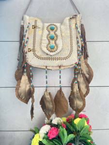 กระเป๋าเป้สะพายไหล่สไตล์บันจาร่าน้ำหนักเบาสำหรับผู้หญิงขนโลหะสไตล์อินเดียที่มีสไตล์โดดเด่น - Product Image 5