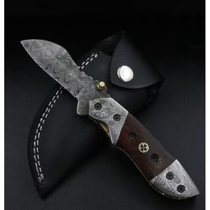 El mejor cuchillo plegable de acero Damasco OEM con mango de madera azul y refuerzo de latón para cazar, gran regalo para él y ella - Product Image 4