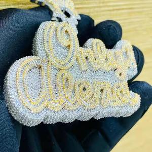 Colgante de calavera con letra personalizada en chapado en oro amarillo de 14 quilates con 6 piezas de moissanita cortada joyería clásica de fiesta para niños - Product Image 3