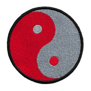 Venta al por mayor caliente hierro en diseño de moda personalizado puntada logotipo bordado hierro en parches - Product Image 2