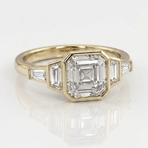 แหวนทองคำขาว 18K สำหรับผู้หญิง ประดับเพชรทรง Asscher Cut Baguette Trapezoid น้ำหนัก 2.00 กะรัต เพชรเพาะเลี้ยงในห้องปฏิบัติการ พร้อมใบรับรอง IGI ดีไซน์คลาสสิก - Product Image 3