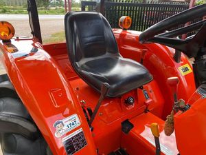 Tractor agrícola usado Kubota L4018 4WD, bomba de Motor de 40HP, caja de cambios, tractor de rueda para uso agrícola disponible para la venta - Product Image 2