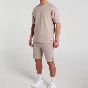 Ensemble de survêtement décontracté d'hiver de haute qualité en polyester et nylon, t-shirt à col en V à manches courtes en satin pour homme et short, séchage rapide - Product Image 2
