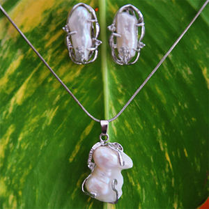 Conjunto de Joyería de Perlas de Agua Dulce con Forma Natural, Opciones en Blanco, Rosa y Otros Colores, con Cadena y Par de Aretes con Motivo de Concha Marina - Product Image 1