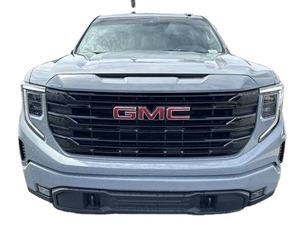 Sierra 1500 Elevation Crew Cab 4WD 2024 Usada en Excelentes Condiciones, Volante a la Izquierda, Interior Oscuro, Asientos de Tela ACC, Neumáticos R19 - Product Image 1