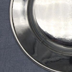 Assiettes de présentation en métal au design élégant pour restaurants et hôtels, assiette de présentation ronde en argent poli pour événements et repas à domicile - Product Image 3