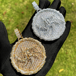 Collar con Colgante Redondo Grande de Moissanita Colorida con Espinas de Diamantes, Tendencia de Moda, Joyería para Hombre - Product Image 1