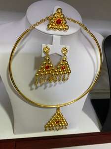 Ensemble de bijoux vintage de Dubaï plaqué or 24 carats, boucles d'oreilles, bracelets, peignes, broches avec matériau en diamant de cuivre, cadeau Bulgarie - Product Image 5