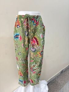 Pantalones de algodón Tropical Bloom Pantalones bohemios de jardín verde Pantalones de salón con estampado de flores silvestres - Product Image 5