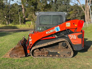 Chargeuse compacte sur chenilles Kubota SVL75 avec moteur haute performance pour les projets de construction, d'agriculture et d'aménagement paysager - Product Image 2