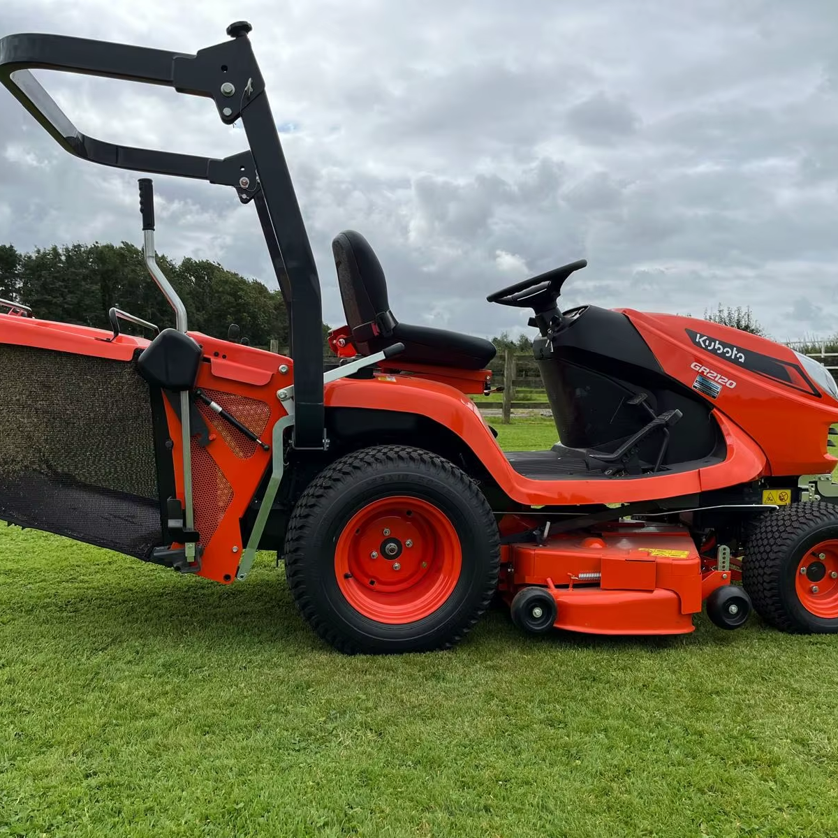 how-to-choose-the-best-kubota-grass-cutter-attachment-for-your-needs