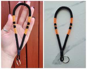 Porte-clés fait main avec perles en bois et anneau en acier inoxydable | Porte-clés coloré en perles de bois et acier inoxydable | VRNQ - Product Image 2