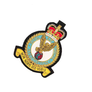 Meilleure vente de badges de blazer en fil de fer doré faits à la main à bas prix Badges brodés de cérémonie personnalisés fabriqués au Pakistan - Product Image 6