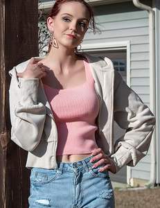 Nueva Fabricación de sudaderas con capucha de estilo recortado, sudaderas con capucha Boxy Fit, Sudadera con capucha recortada con cremallera lateral doble para mujer de Boomletcorp. - Product Image 6