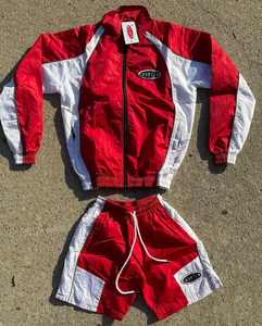 Conjunto de ropa deportiva bordada con cremallera personalizada para hombre, Sudadera con capucha y pantalones cortos de nailon neutro con retazos bordados, chándal Unisex - Product Image 6