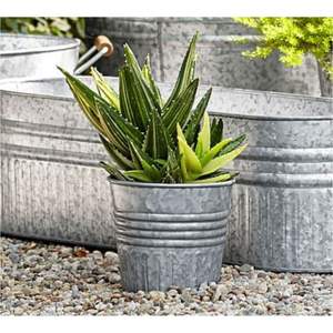 Pot de fleurs sur trépied en métal avec finition cuivre antique |   Pot de fleurs d'intérieur pour table |   Pot de plante en métal résistant aux intempéries - Product Image 4