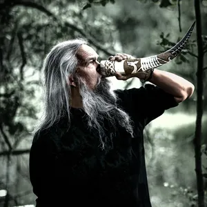 Corne à boire Viking authentique faite à la main, parfaite pour l'hydromel, la bière et les fêtes médiévales pour les amateurs de vikings et les amateurs d'hydromel - Product Image 5