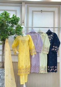 Colección Ssumaira que presenta 3 piezas vestido de invierno tela algodón bordado Kameez Salwar Set 2026 - Product Image 6
