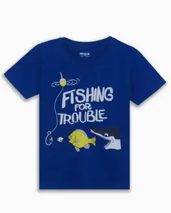 قمصان Stocklot مطبوعة للبيع بالجملة قمصان مطبوعة للأولاد تي شيرت أزرق بأكمام قصيرة وياقة على شكل حرف O مع طباعة على الصدر