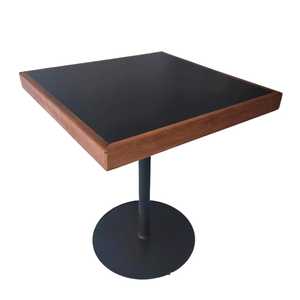 Table basse en bois carrée compacte moderne avec support en métal élégant pour meubles de maison ou de café/restaurant - Product Image 2